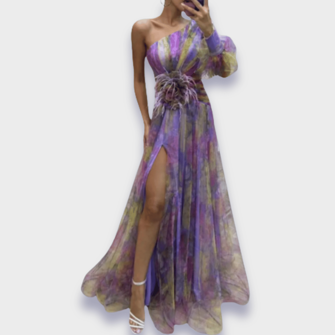 Elegantes Handgefertigtes Damenkleid Für Festliche Anlässe – Detailansicht der Handwerkskunst und des einzigartigen Designs, das jede Frau in festlichen Situationen zum Strahlen bringt.