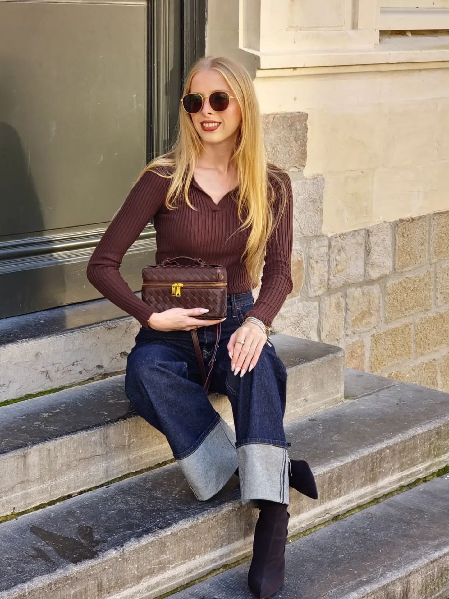 Juliette Polierte Strukturierte Woven Handtasche aus veganem Leder von Fadenburg - elegante Mini-Tasche mit abnehmbarem Tragegurt.