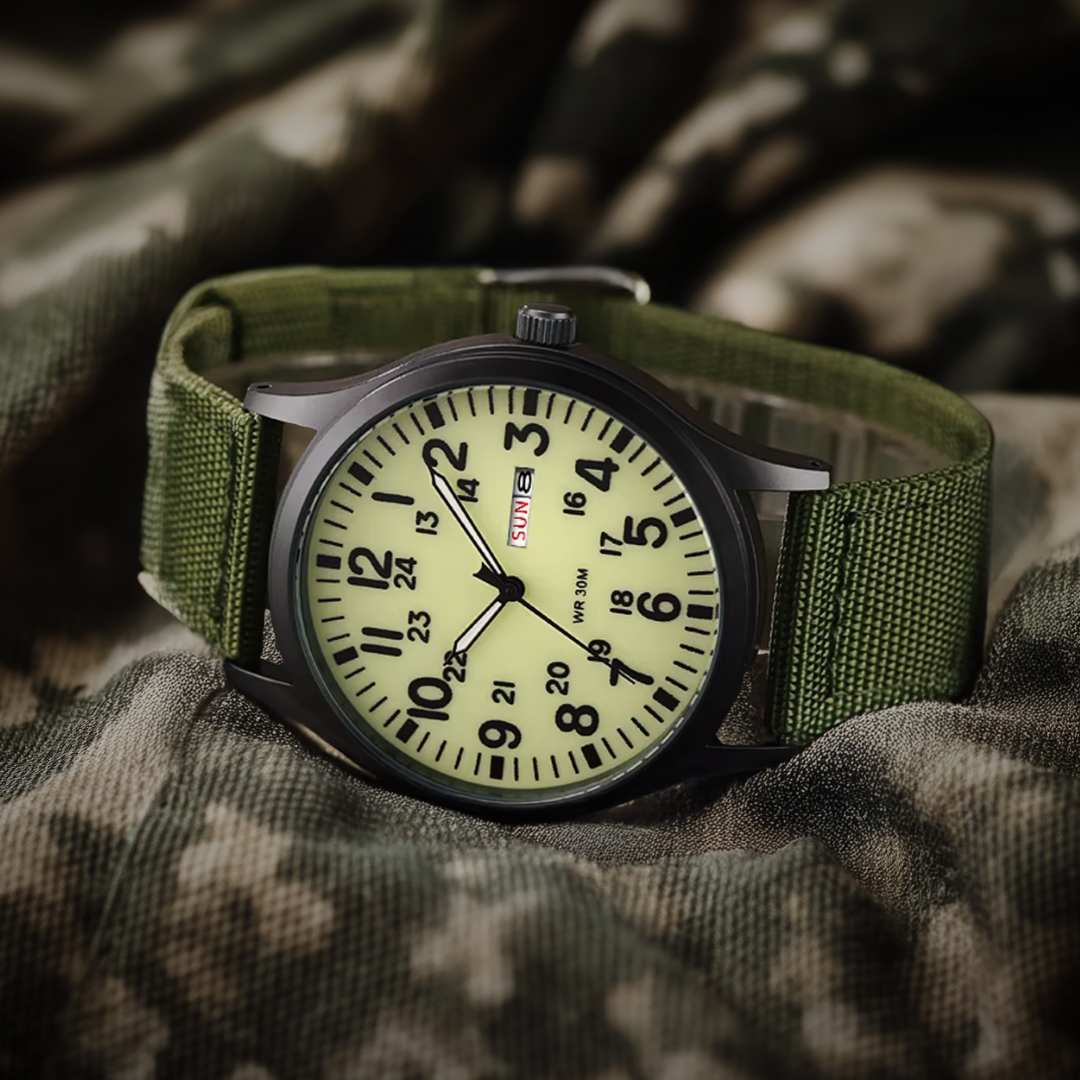 Vielseitige Robuste 24-Stunden Felduhr mit strapazierfähigem Stoffarmband, perfekt für Outdoor-Aktivitäten und alltäglichen Gebrauch.