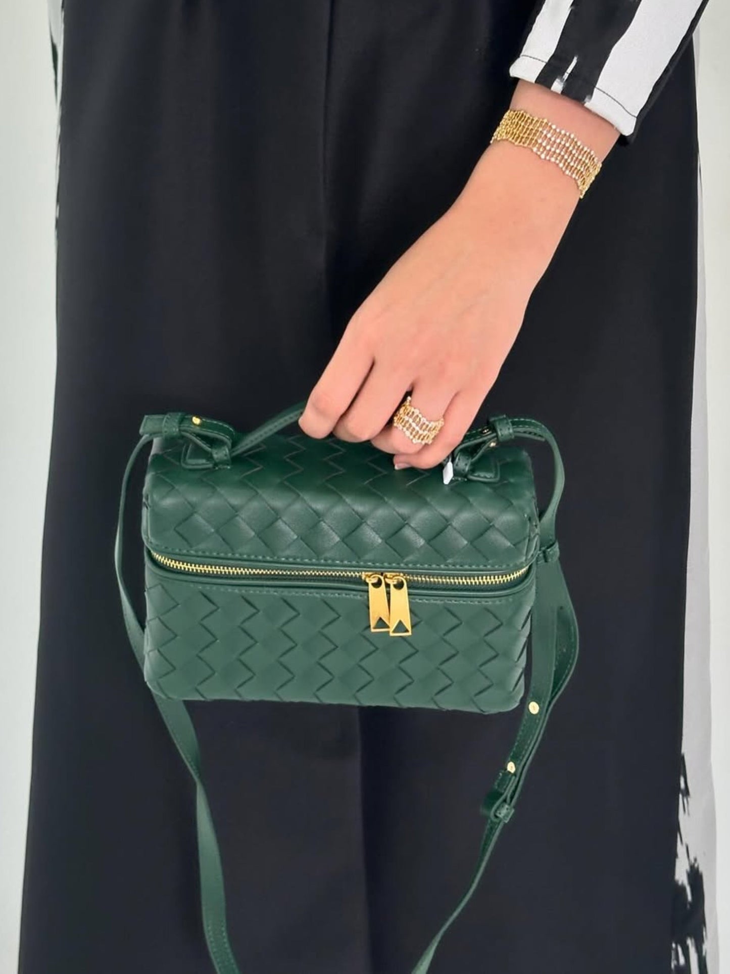 Fadenburg Juliette Veganleder Handtasche, kompakte Form und durchdachter Innenraum, ideal für tägliche Essentials.
