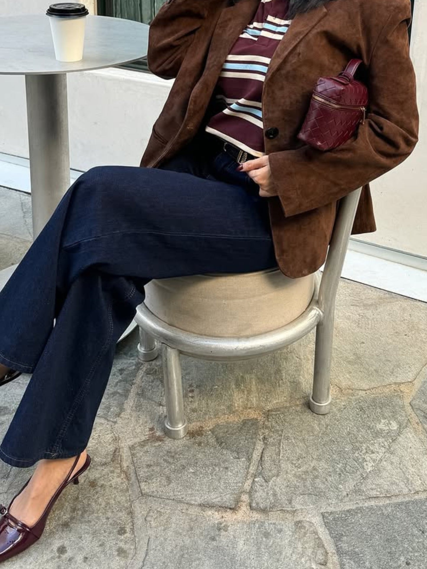 Veganfreundliche Juliette Polierte Strukturierte Woven Handtasche von Fadenburg, eine perfekte Kombination aus Eleganz und Funktionalität.