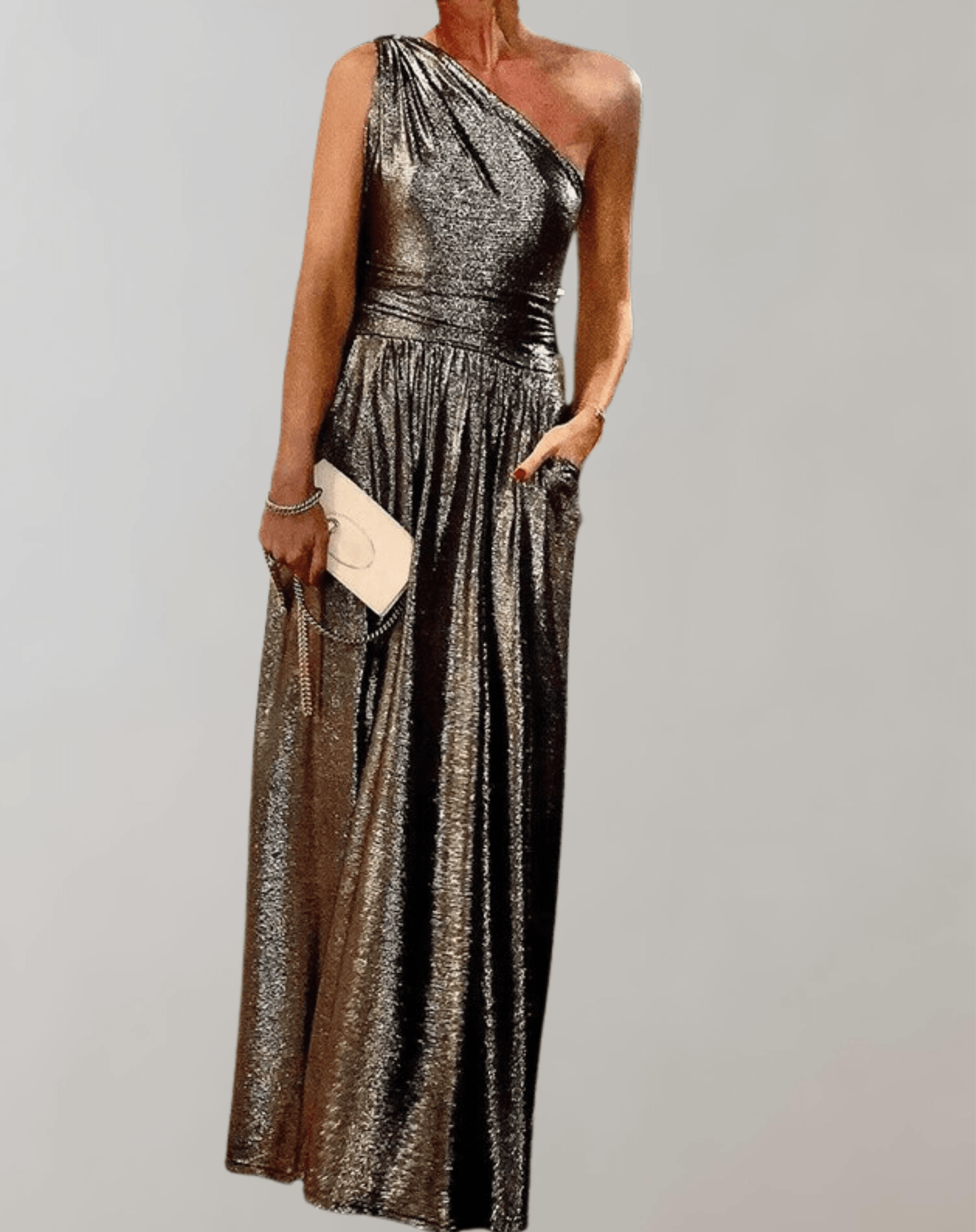 LUMINA – Glamouröses Grünes Abendkleid Mit Plissiertem Stoff & Schulterfreier Silhouette Silber