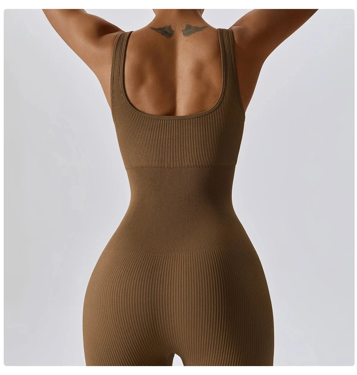 Fitness-Einteiler mit Bauchkontrolle und Push-Up, Fadenburg