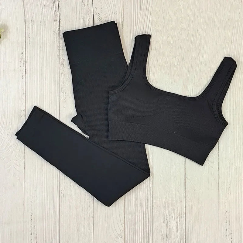 Nahtloses, Hochgeschnittenes Yoga und Fitness Outfit Schwarz