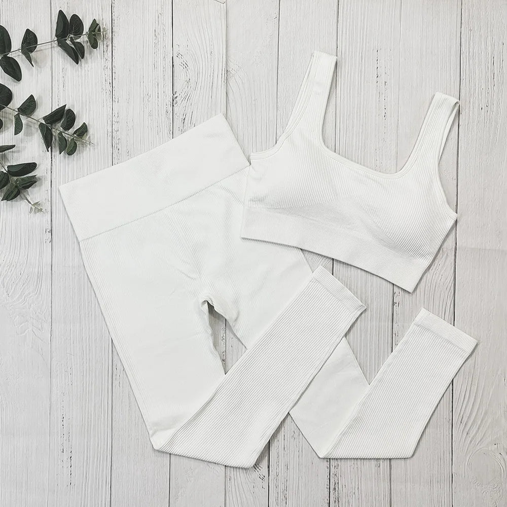 Nahtloses, Hochgeschnittenes Yoga und Fitness Outfit Weiß