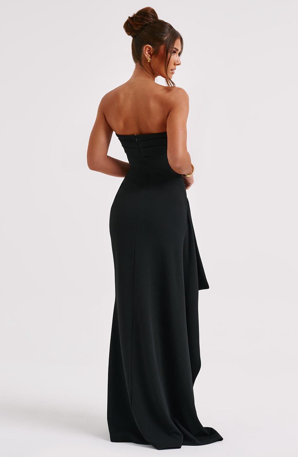 Alina Strapless Maxi Kleid – Elegantes, figurbetontes Design mit hohem Schlitz, präsentiert in der Frühlingssaison