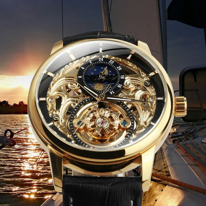 Elegante skelettierte Automatik-Mondphasenuhr, die das mechanische Uhrwerk und die Mondphasenanzeige zeigt.