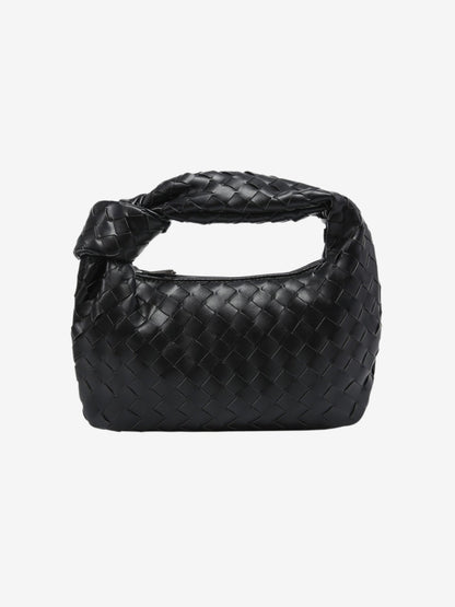 Sienna Mini Braided Handle Tasche aus premium veganem Leder von Fadenburg, elegante Mini-Tasche mit auffälliger rundlicher Form in Cherry Red.