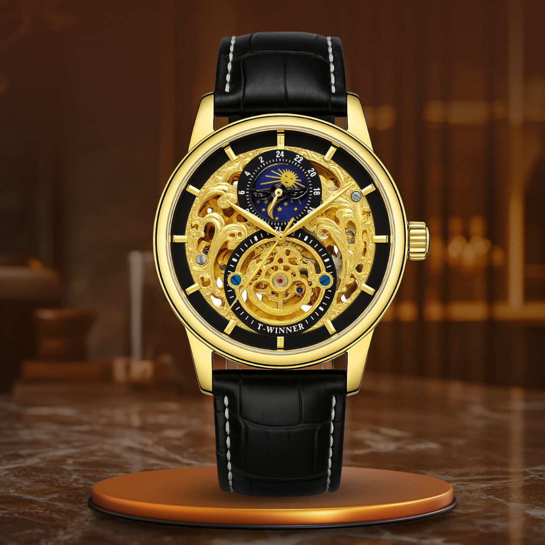 Skelettierte Automatik-Mondphasenuhr mit goldenem Finish und hochwertigem Lederarmband - Detailansicht des Zifferblatts und Automatikwerks.