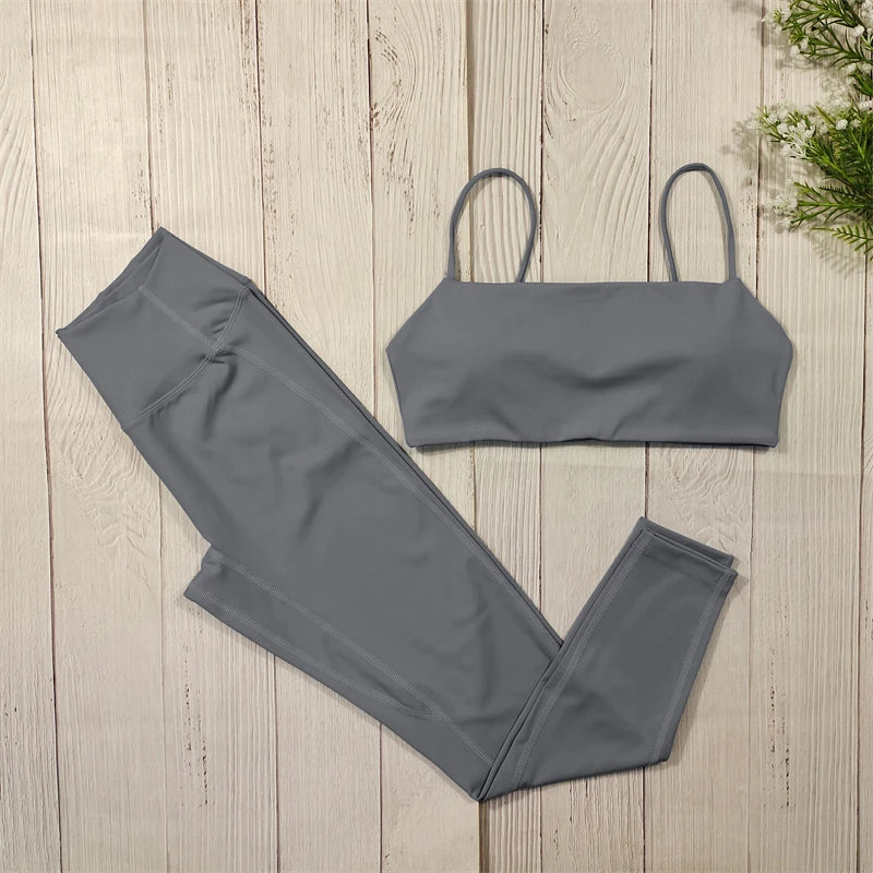 Set mit Hochgeschnittenen Leggings und Kurzen Ärmeln Grau