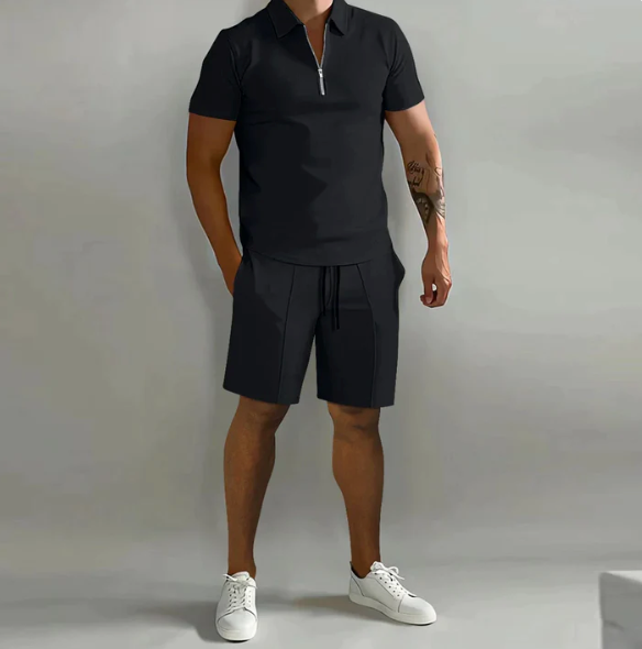 Herren 2-Teiliges Set aus Baumwollmischung – elegantes Poloshirt und Shorts in einer stilvollen Präsentation.