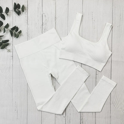 Nahtloses, Hochgeschnittenes Yoga und Fitness Outfit Weiß