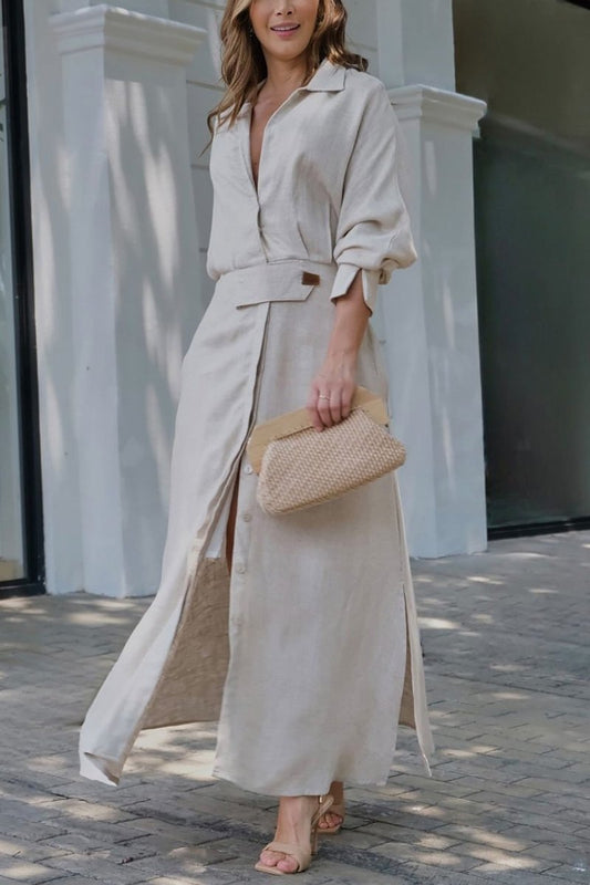 Stilvolles Jeanette Maxikleid von Fadenburg mit V-Ausschnitt aus reinem Leinen, präsentiert in elegantem Design, ideal für den Sommer.