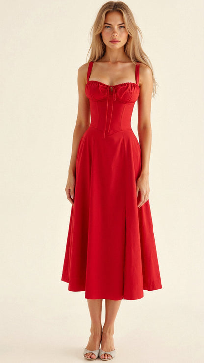 Kiana Taillenkleid von Fadenburg, stilvolles, tailliertes Design in rot mit seitlichem Schlitz, perfekt für besondere Anlässe und festliche Anlässe.